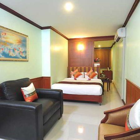 Sky Suites Bangkok Exteriör bild