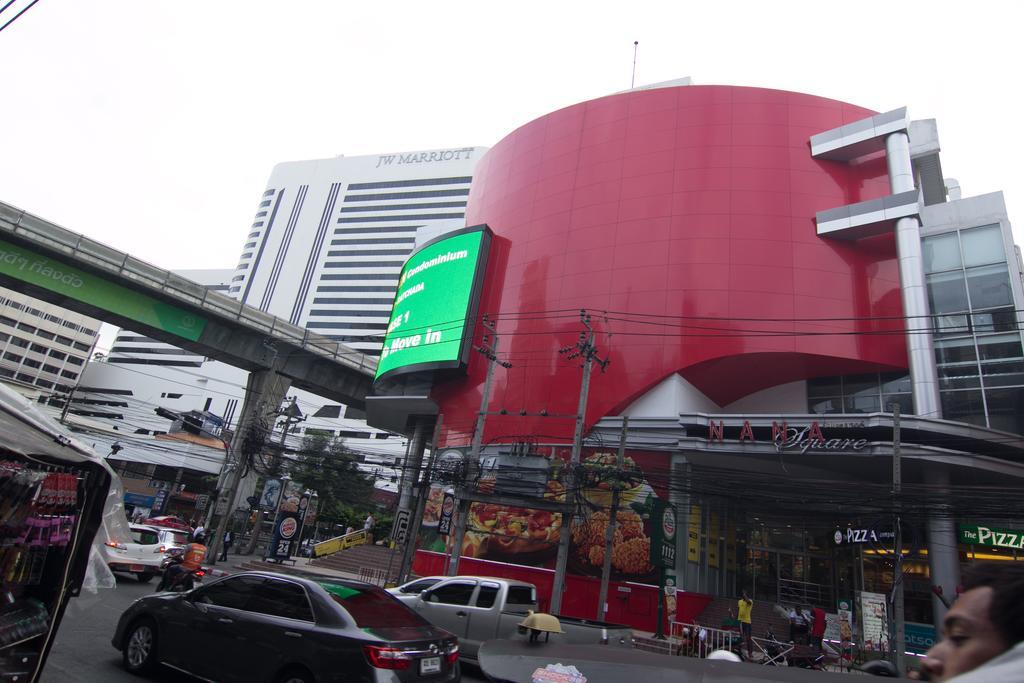 Sky Suites Bangkok Exteriör bild