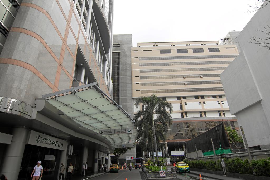 Sky Suites Bangkok Exteriör bild
