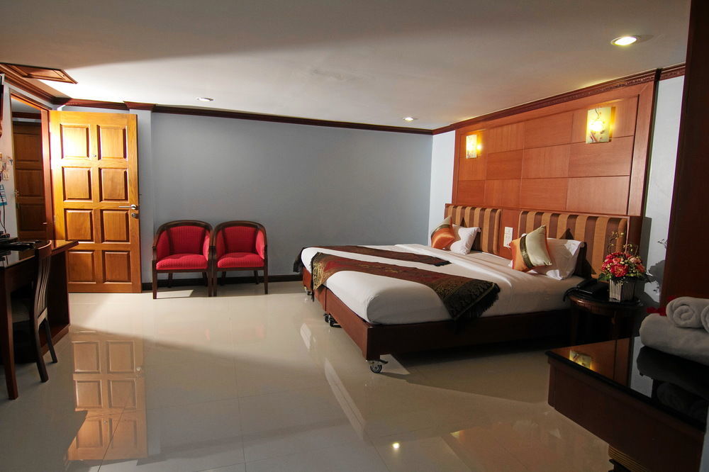 Sky Suites Bangkok Exteriör bild