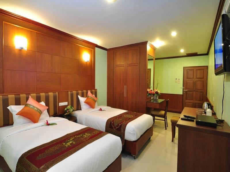 Sky Suites Bangkok Exteriör bild